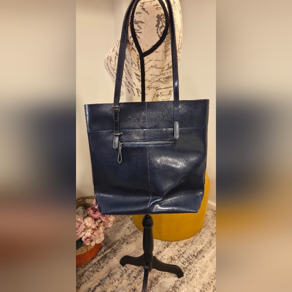 Chic Navy Tote Bag - Picture 3 of 16